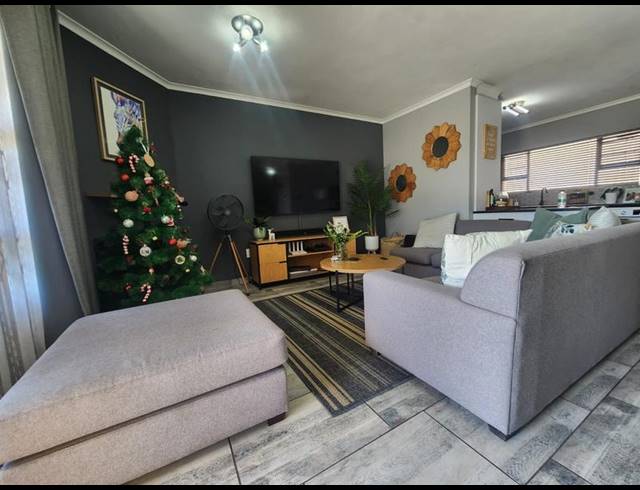 2 BEDROOM TOWNHOUSE FOR SALE IN MEYERSDAL